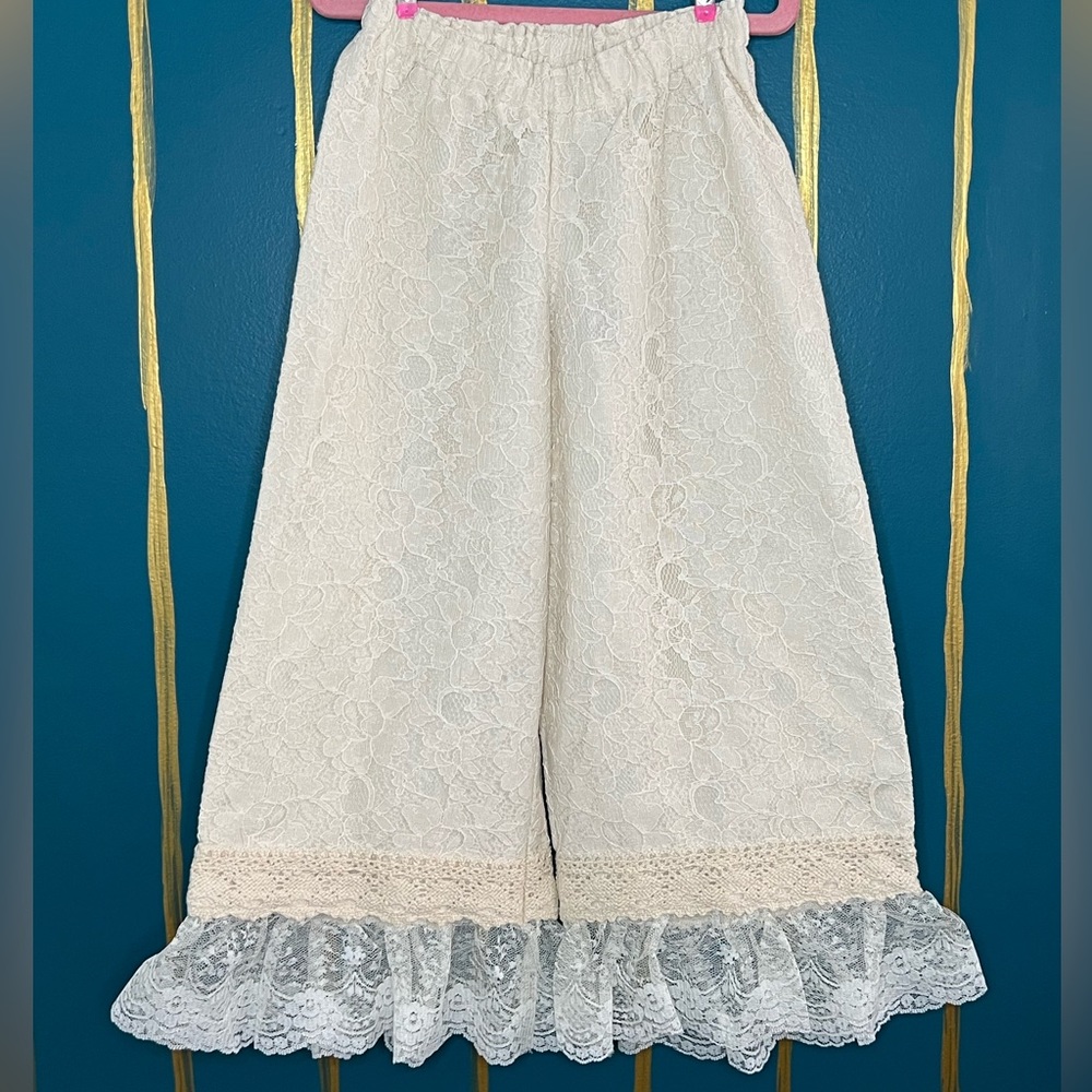 Persnickety Cream Lace Gaucho Pants NWT Sz 5